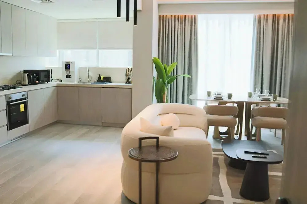 Casa Royale Vacation Home - JVC