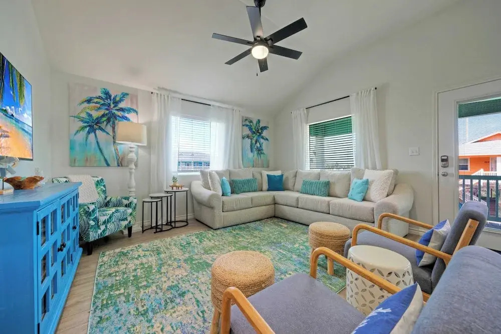Mins to Beach + Private Pool Golf Cart Zone Game Room Sleeps 12