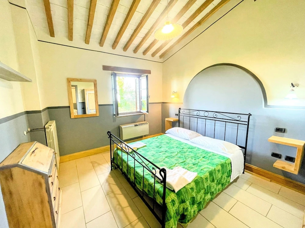 Apt 6 - Enjoy a Relaxing Time in a Romantic Setting, 0.7 Kms/spoleto Centre
