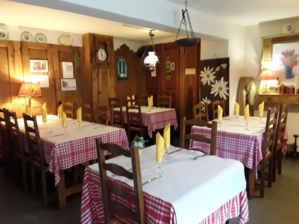 LAUBERGE CHEZ LEON