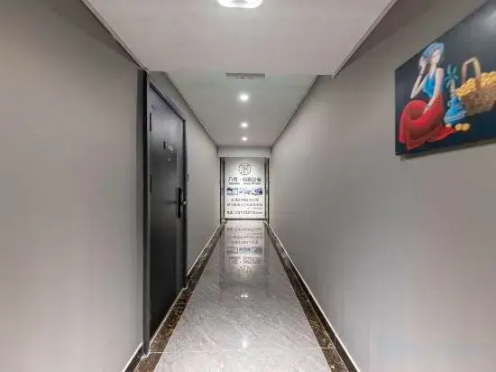Jihe Light Luxury Art Hotel（Wuyi Square Station）