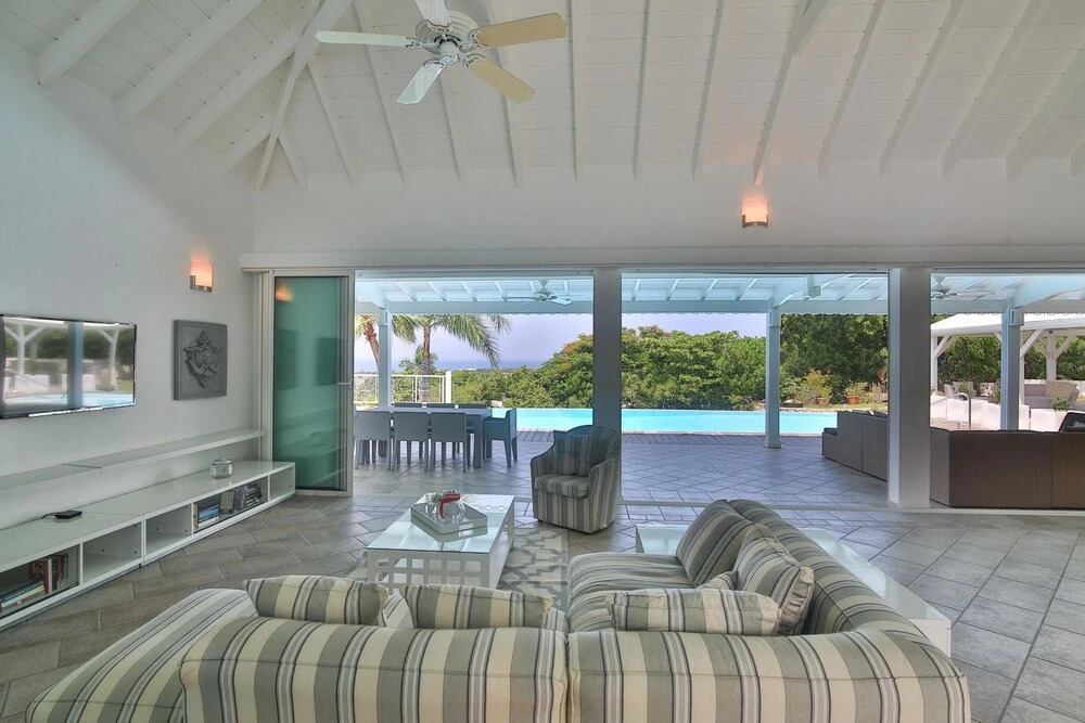 Exclusive Terres Basses Location, Full AC, Salt Water Pool, Wifi, Short Drive to the Beach!
