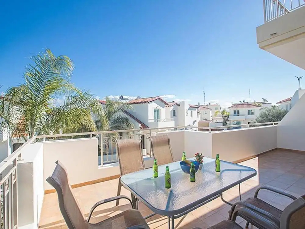 Apt Faye, Beautiful 2bdr Pernera Apartment