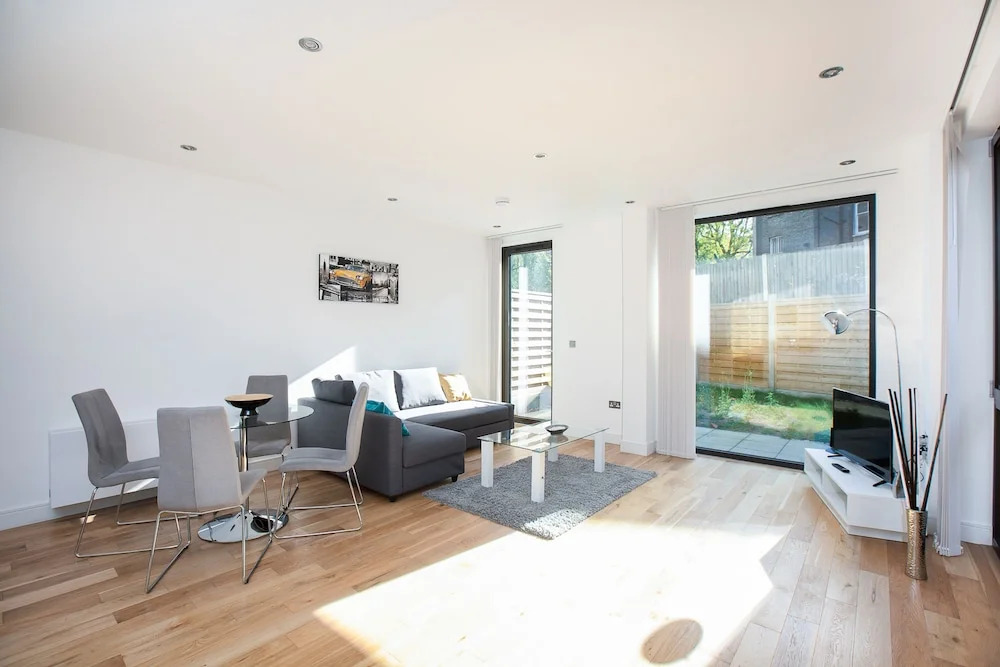 Spacious Luxury 1 Bed With Garden In Maida Vale