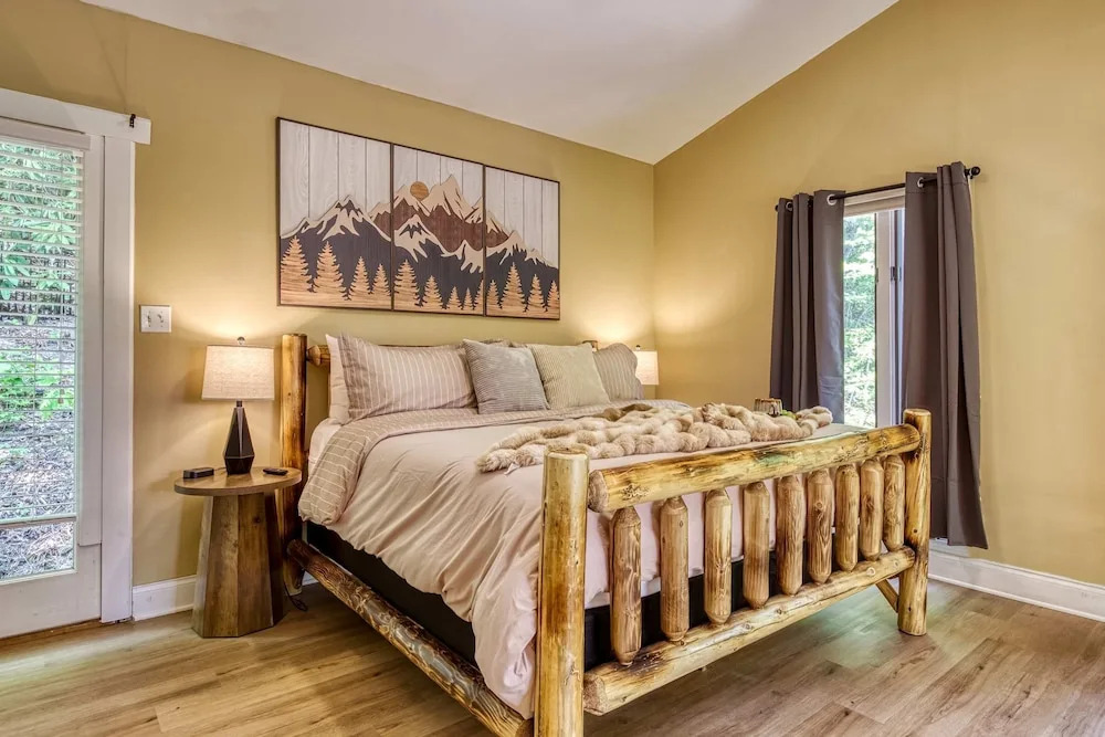 Pine and Peak - Hot Tub Fire Pit Dog Friendly - Gatlinburg Arts Crafts Community - Sleeps 6