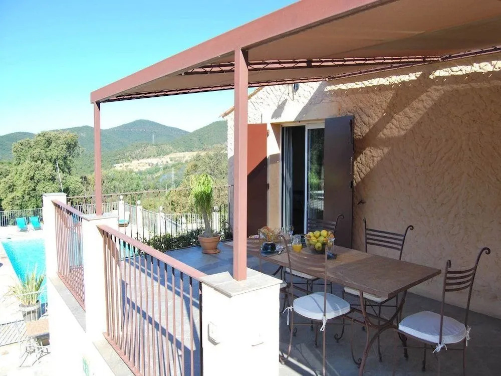 La Villa Nais PADEL&PISCINE -Suites & Appartements