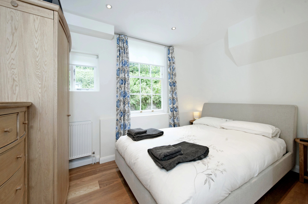 Close to city centre with its wide range of shops & excellent cultural facilities