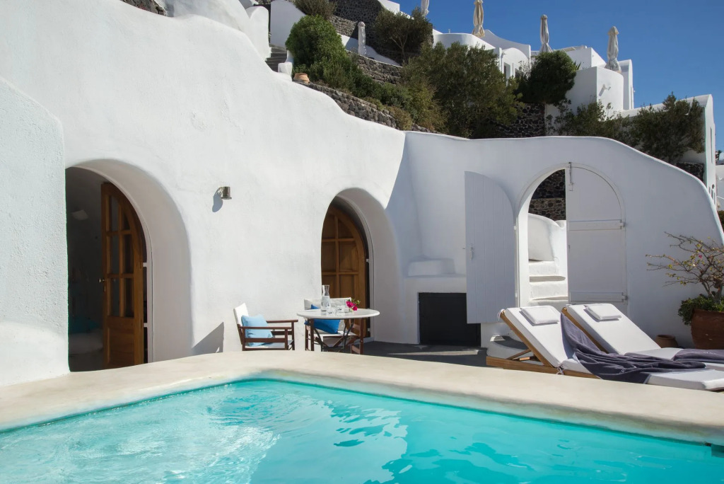 Perivolas Hotel