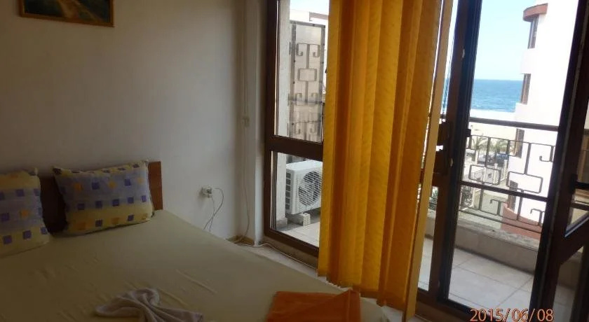 Lucky Beach Apartments