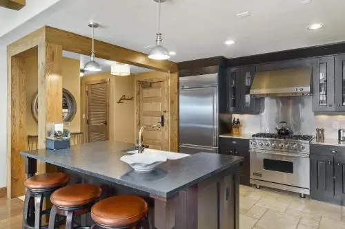 Edgemont 2603 - Luxury Ski-in Ski-out Condo