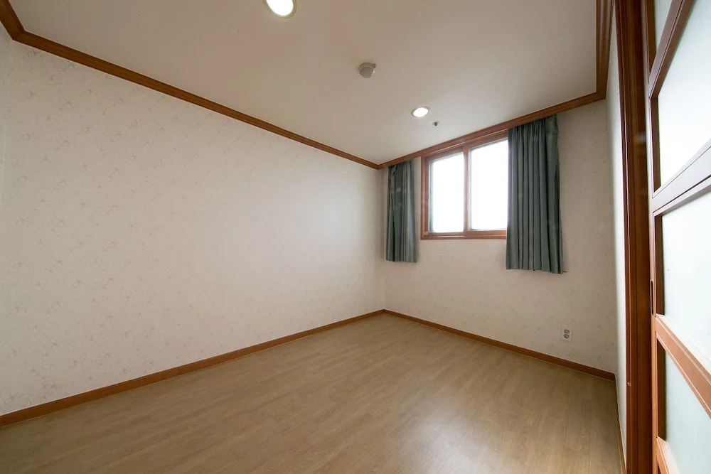 Jung-ang Hitz Condo