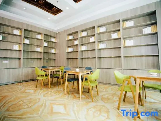 Super 8 Hotel (Hetian tuanjie  square)