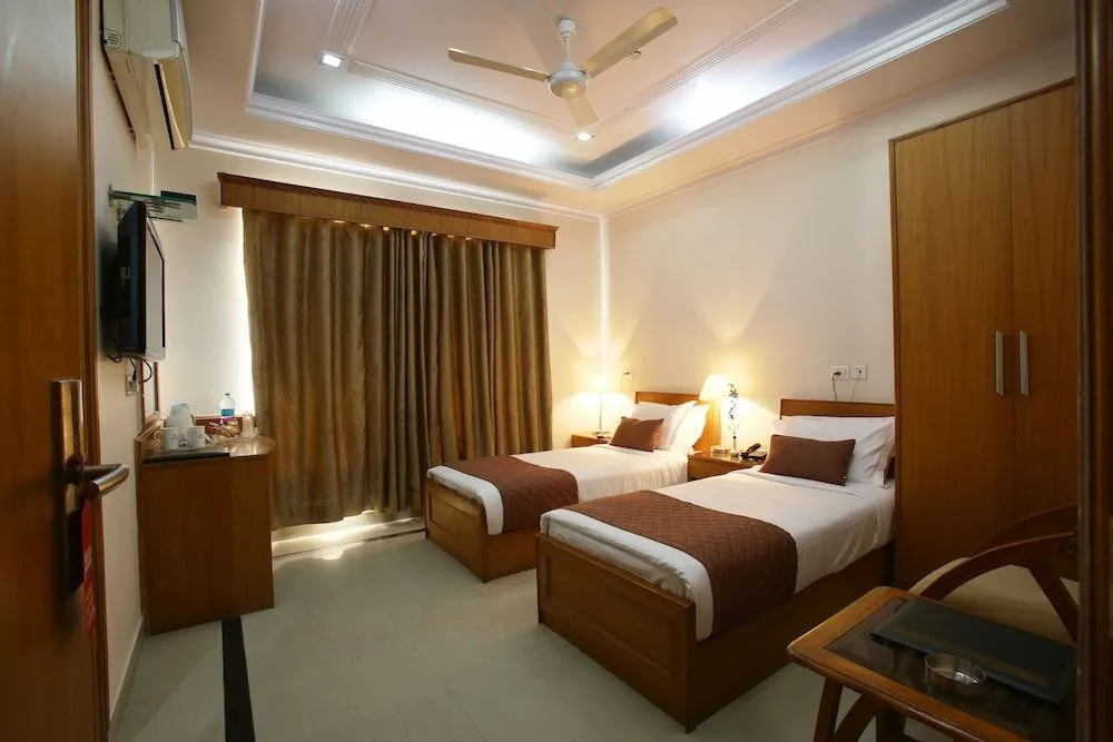 Emblem Hotel Sector 14 Gurgaon