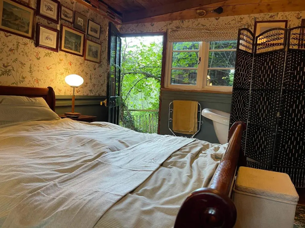 Remarkable Boultons Barn With hot tub & opt Sauna