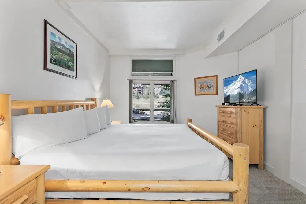 Powder Run at Deer Valley Resort - Two Bedroom Condo with Hot Tub #A12 2 Condo