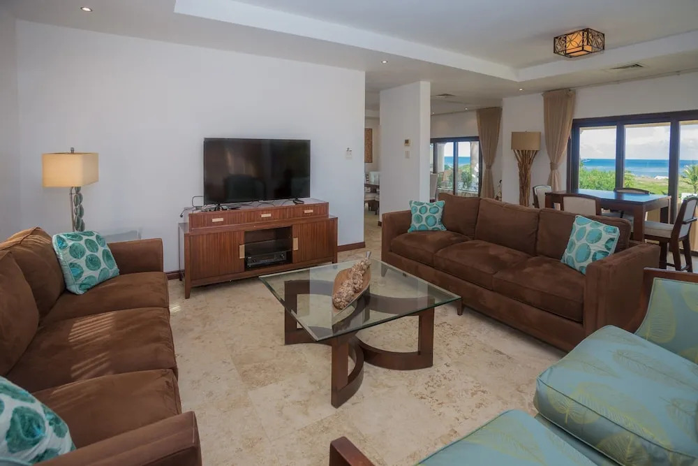 Pristine Bay 1108 4 Bedroom Home by RedAwning