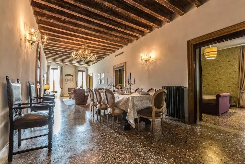 Palazzina Canal - Experience and Enjoy 5 Elegant Bedrooms