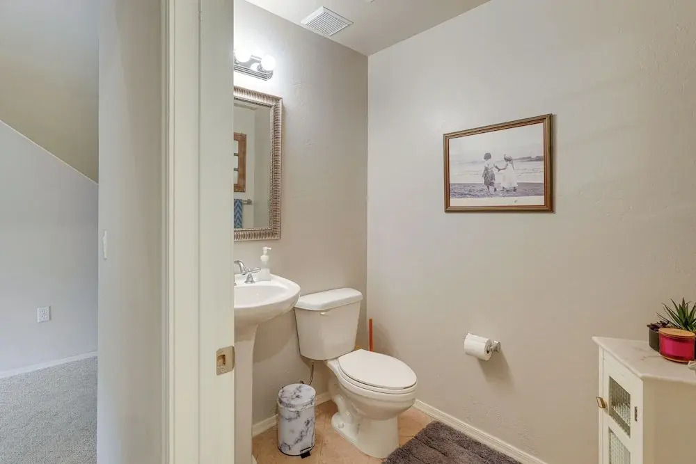 1 Mi to Golf: Lake-view Condo w/ Pool in Chandler!