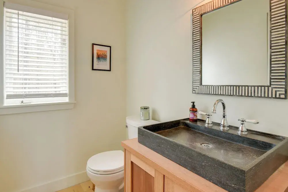 Private Hot Tub & Deck: North Conway Retreat