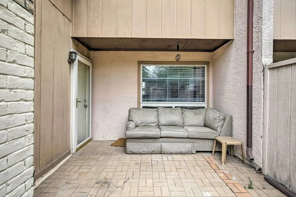 Pet-friendly Dallas Townhome w/ Outdoor Grill