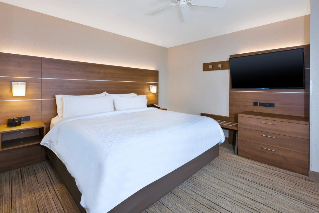 Holiday Inn Express Hotel & Suites Petoskey by IHG