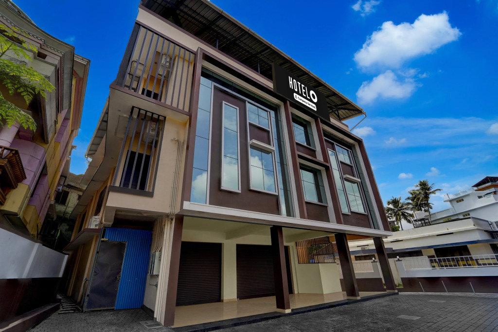 Super Hotel O Engineering College Sreekaryam Formerly B S Plaza