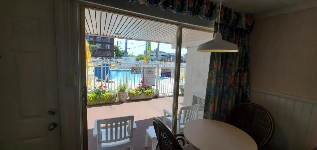 Shangri-La Motel