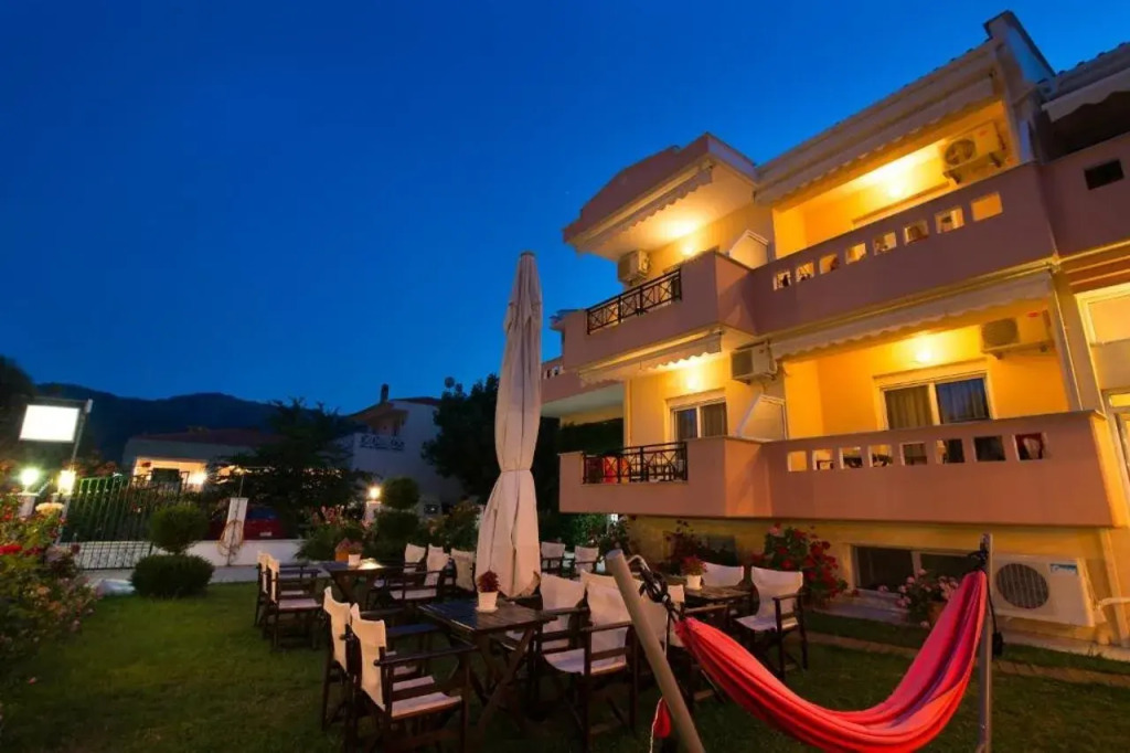 Nikolas Studios