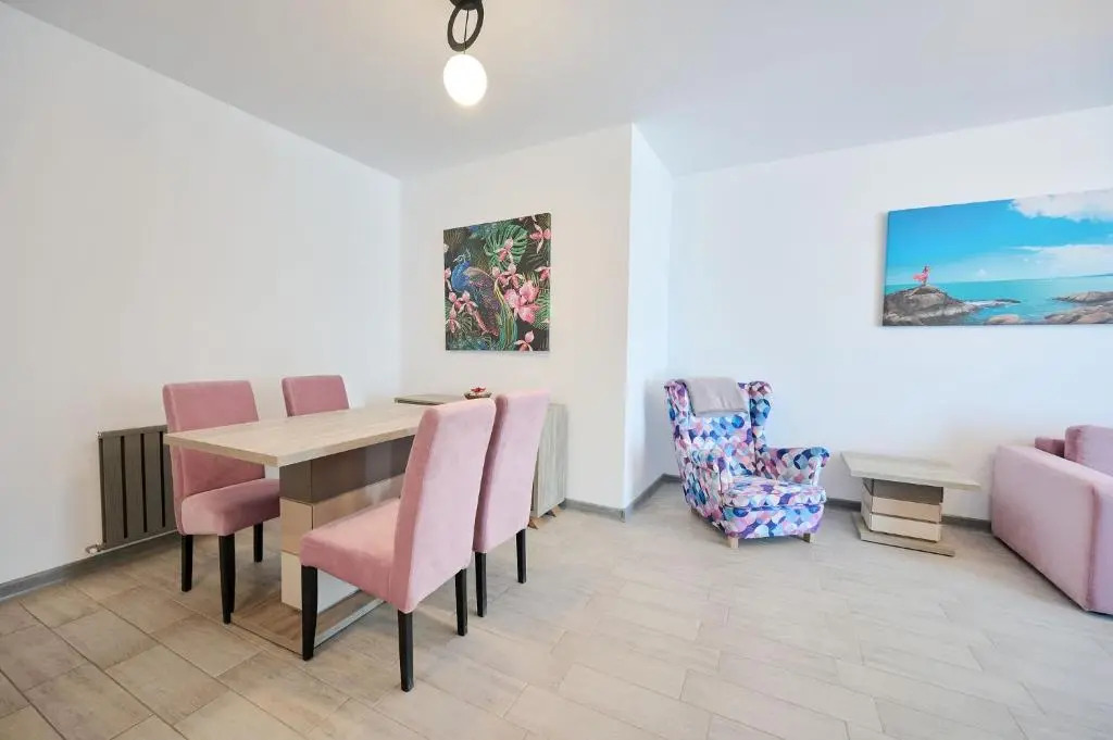 Beachfront 1BR apartment- Spa n Pools