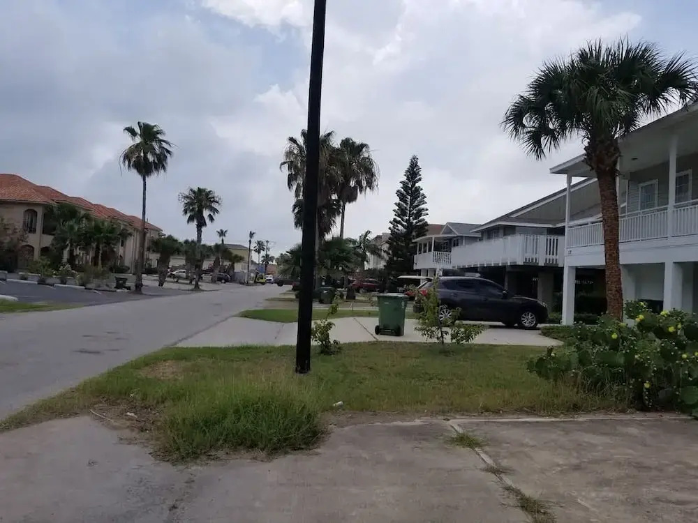 Ground Floor Duplex 1/2 block to Beach BBQ ok 2 Bedroom Home by RedAwning