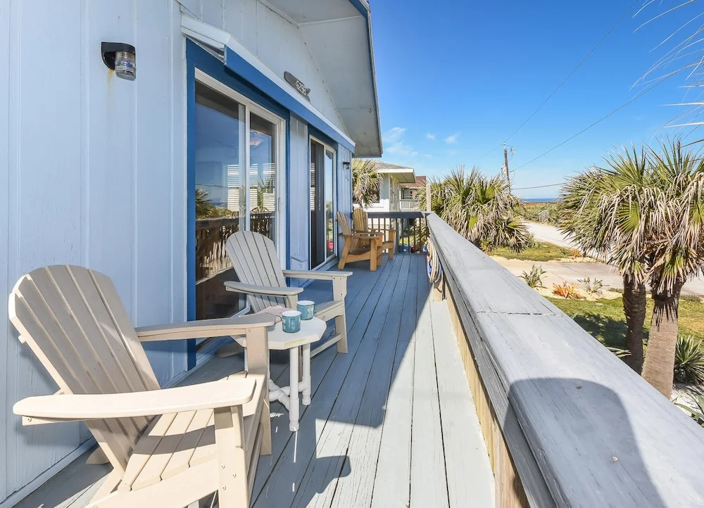 The Artist Beach House Beachfront 6298s