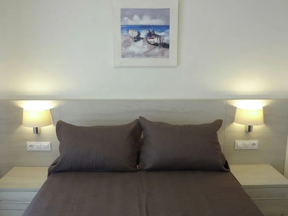 Quaint Apartment in Roses near Nova Sand Beach