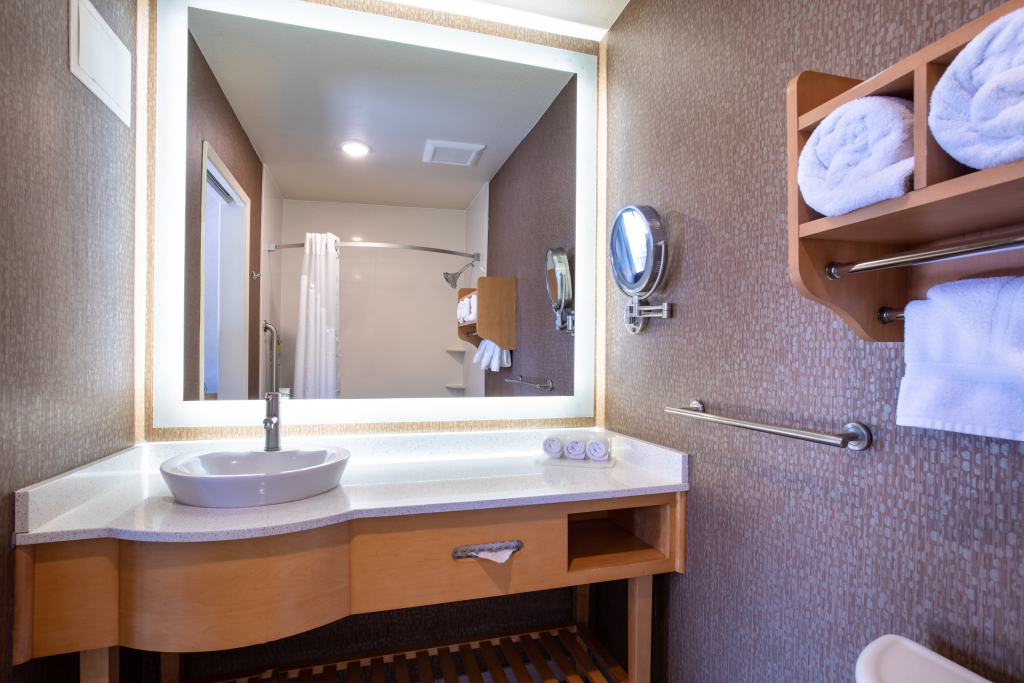Holiday Inn Express Monterey - Cannery Row by IHG