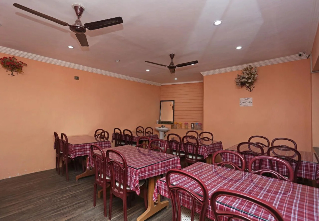 OYO 4487 Hotel Al Azra