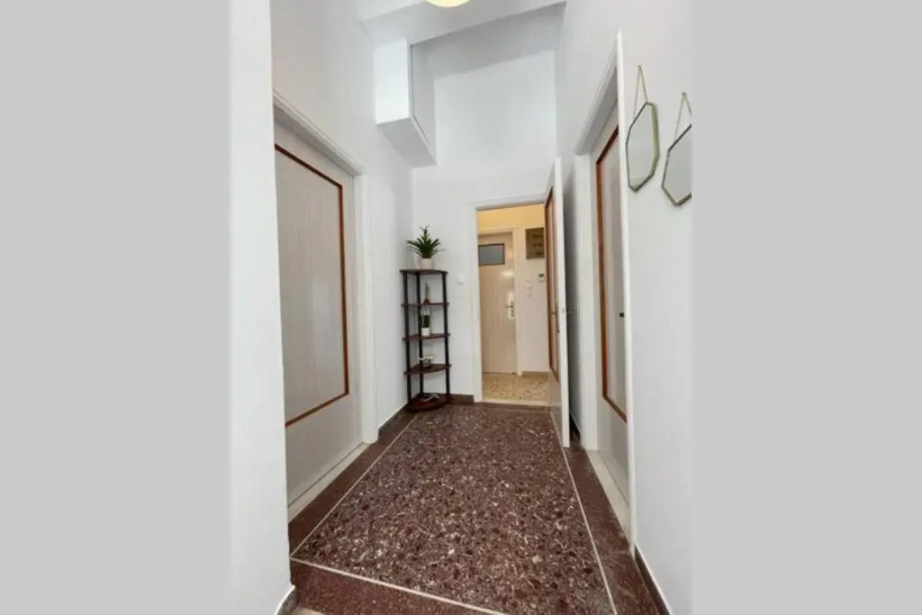 PANOS ROOMS Modern 3-Bedroom apartment