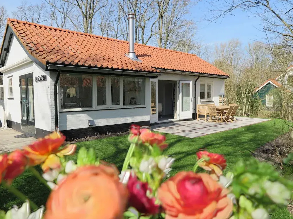 Holiday Home in Dishoek near Southern Beach