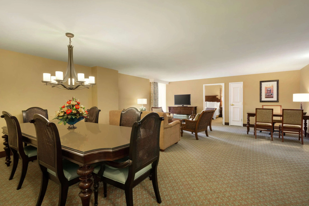 Embassy Suites Savannah Historic District