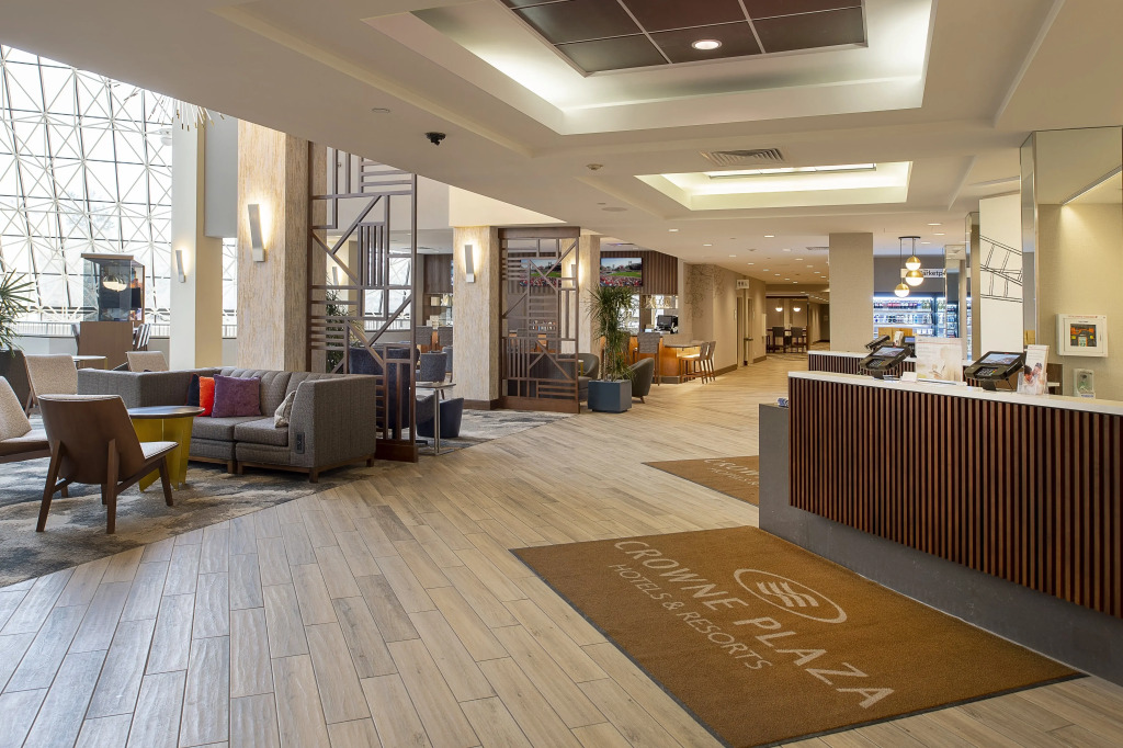 Crowne Plaza Hotel St. Louis Airport by IHG