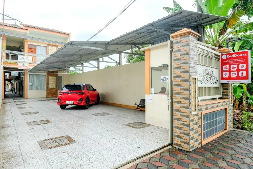 RedDoorz at Dewanti Syariah near Stasiun Tulungagung