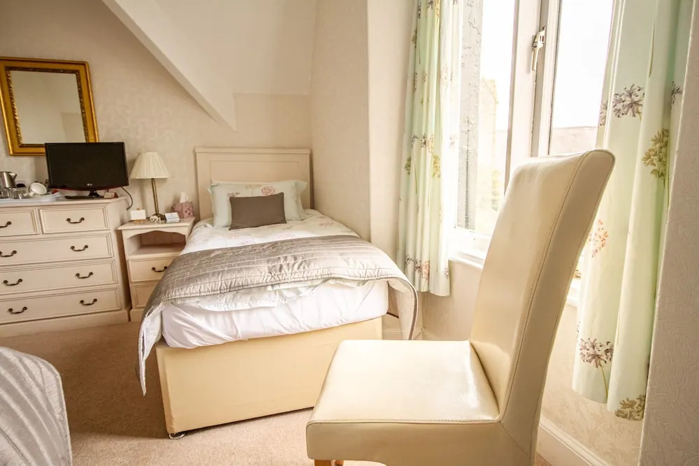 Holcombe House Guest House