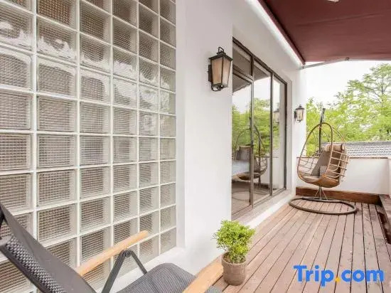 Zhongling Waterfront Camping Hot Spring Holiday Meisu (West Lake Lingyin Scenic Area Branch)