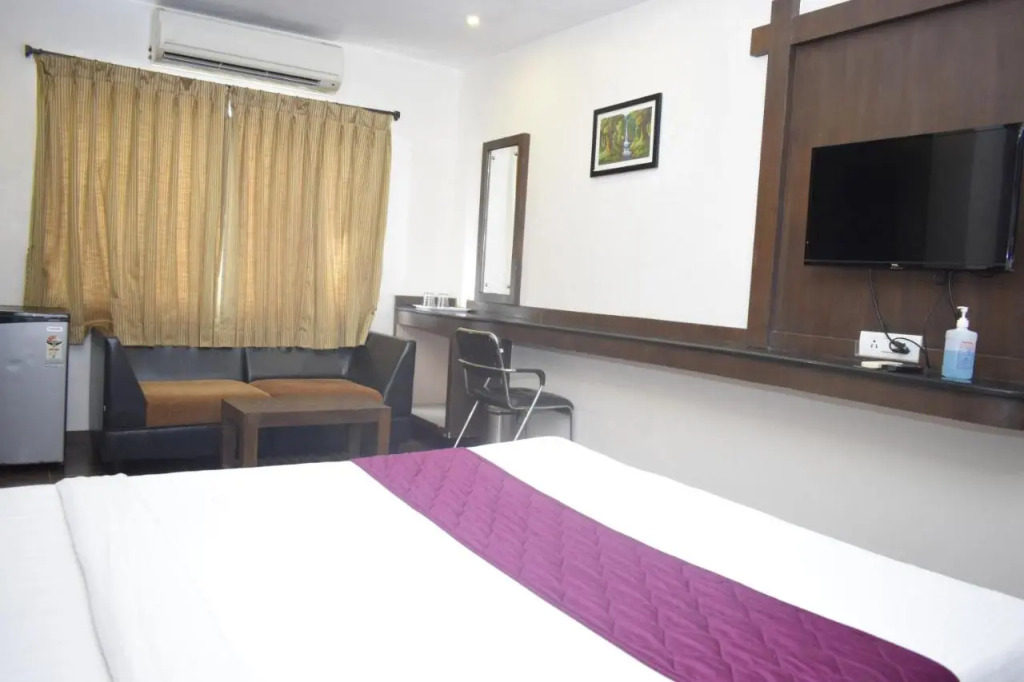 Hotel Tamizh Park