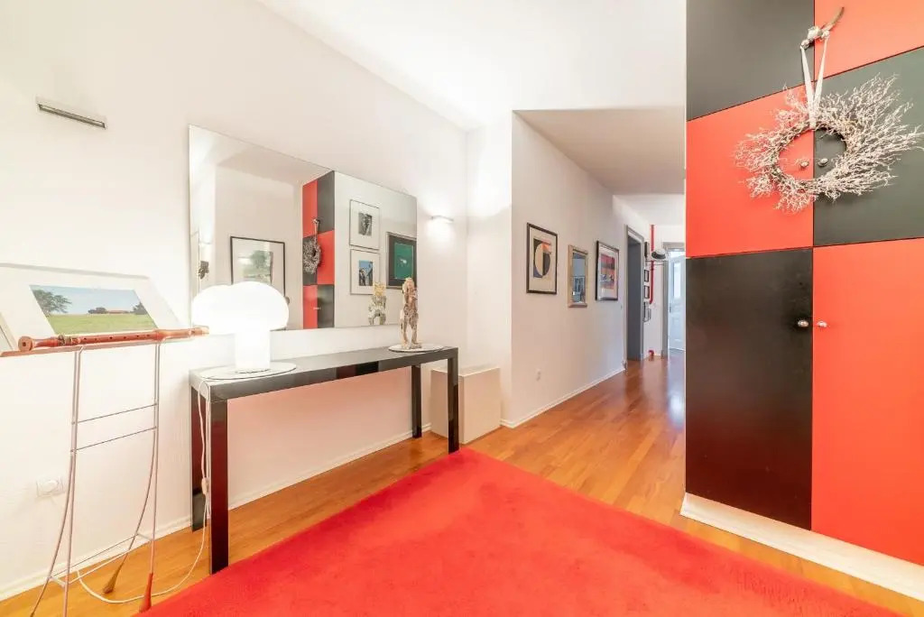 Id 6750 | Private Apartment