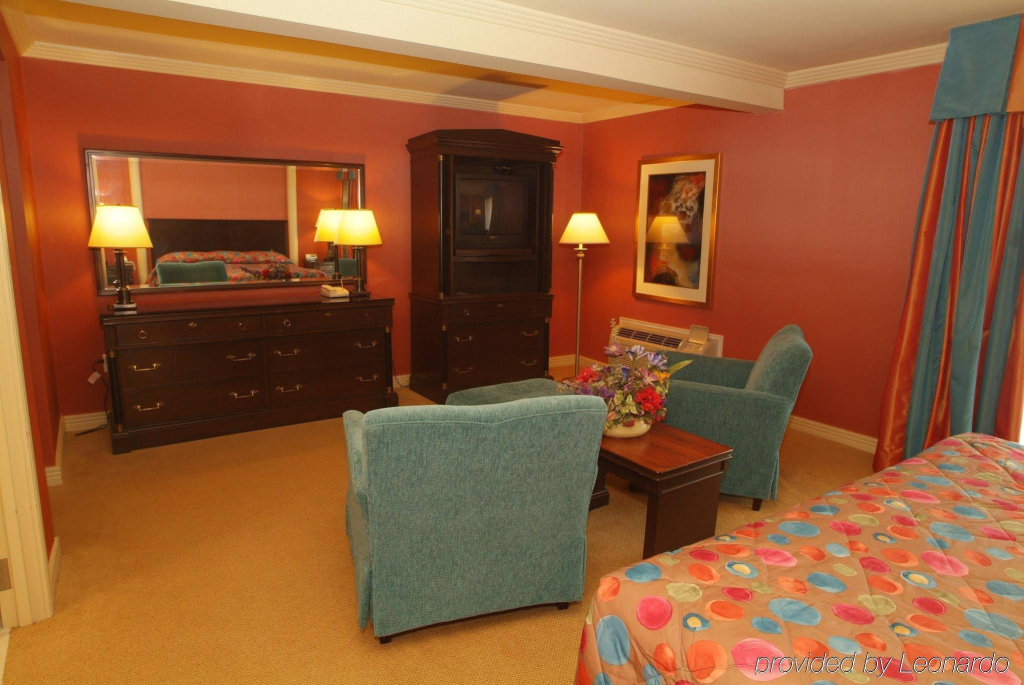 Holiday Inn Niagara Falls-By the Falls by IHG
