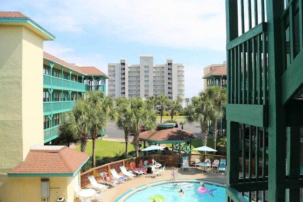 Sea Breeze 211 2 Bedroom Condo by Redawning