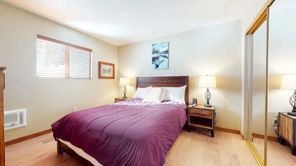 Mammoth View Villas 40 Walk to The Village Gondola, Private Grill and Washer Dryer by RedAwning