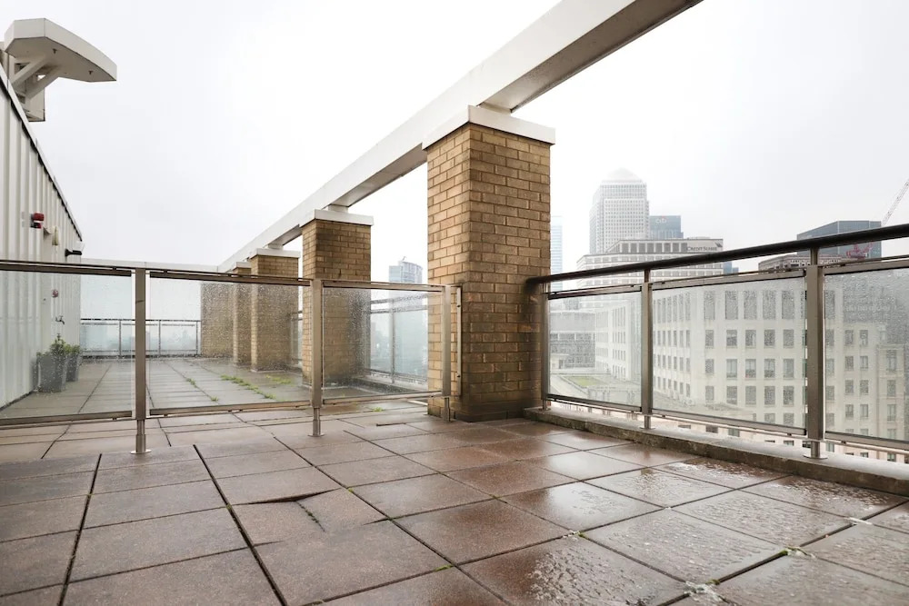 2 Bedroom Apartment With Stunning Views of Canary Wharf