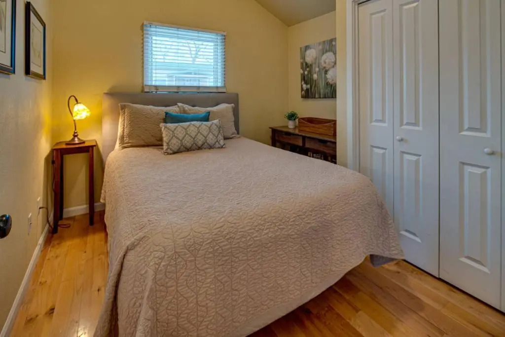 Hill St Cottage 338