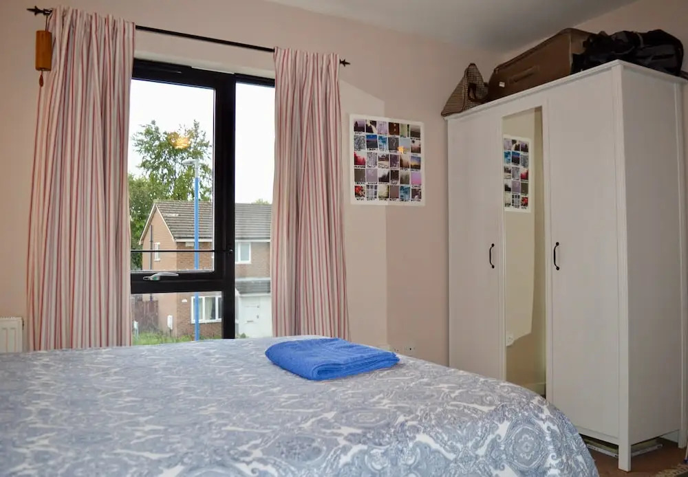 Spacious 2 Bedroom Townhouse With Garden & Parking