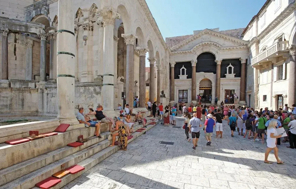 Beautiful Home in Split With 4 Bedrooms, Wifi and Outdoor Swimming Pool